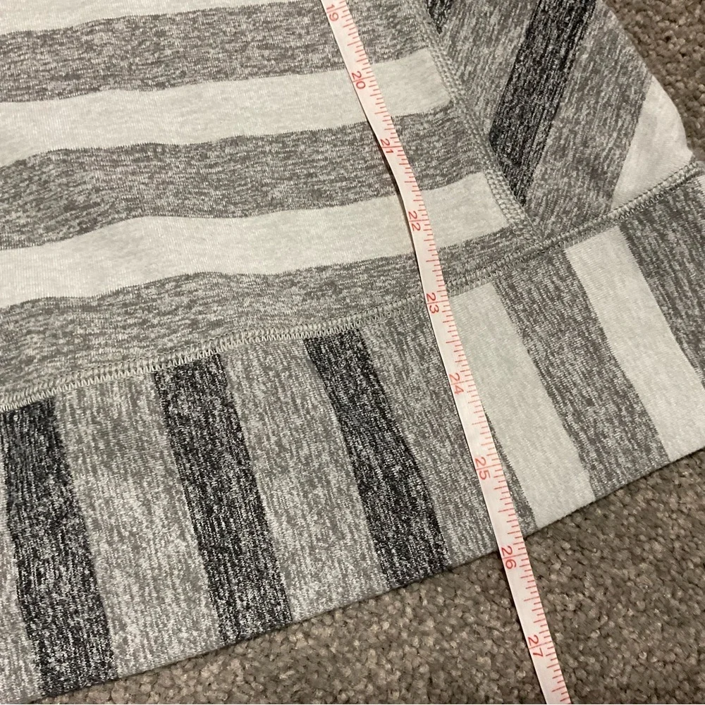 LULULEMON RACE YOUR PACE LONG SLEEVE MARSHMALLOW STRIPE SLATE YOGA DANCE EUC 6 - Picture 10 of 11